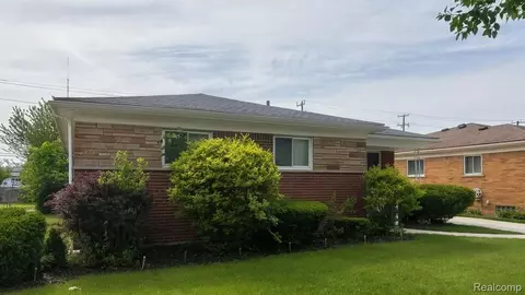 23131 Beverly St, Oak Park, MI 48237