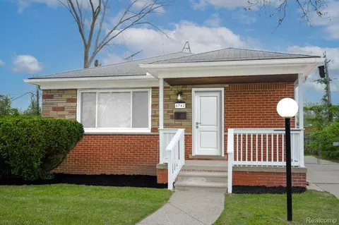 6742 Buhr St, Hamtramck, MI 48212