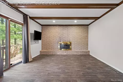 Living - 4064 Sheraton Dr, Flint, MI 48532 photo 5 of 7