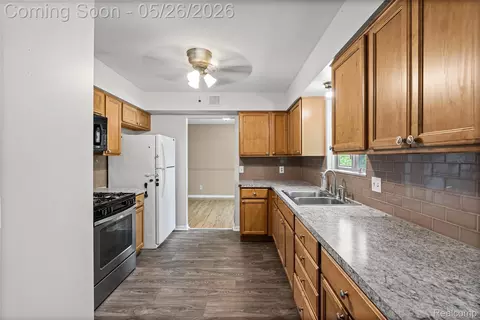 Kitchen - 4064 Sheraton Dr, Flint, MI 48532 photo 3 of 3