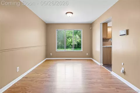 Living - 4064 Sheraton Dr, Flint, MI 48532 photo 3 of 7