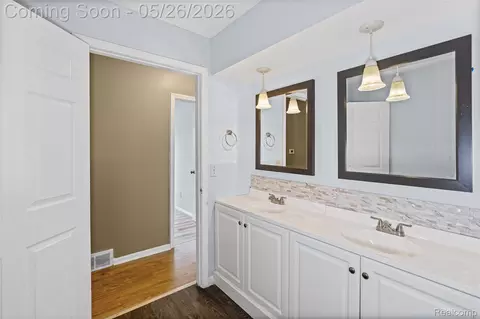 Bath - 4064 Sheraton Dr, Flint, MI 48532 photo 1 of 3