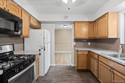 Kitchen - 4064 Sheraton Dr, Flint, MI 48532 photo 2 of 3