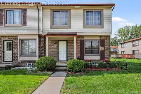 17010 Kingsbrooke Dr, Clinton Township, MI 48038