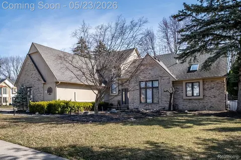 41924 Alden Dr, Clinton Township, MI 48038
