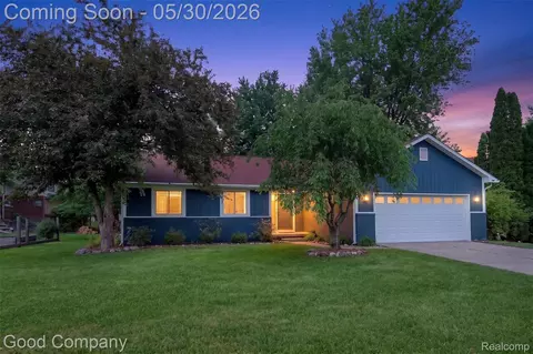 933 Gallaland Ave, Rochester Hills, MI 48307