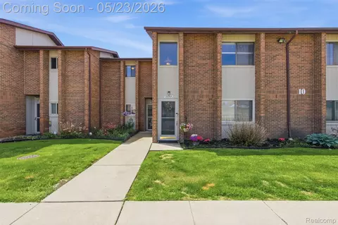 33745 Pondview Cir, Livonia, MI 48152