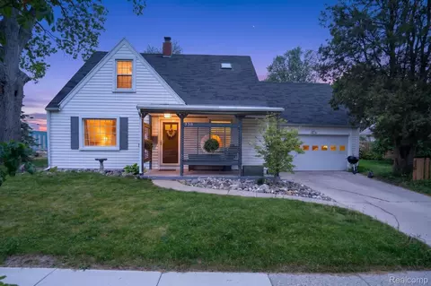 338 Kensington Rd, Lansing, MI 48910
