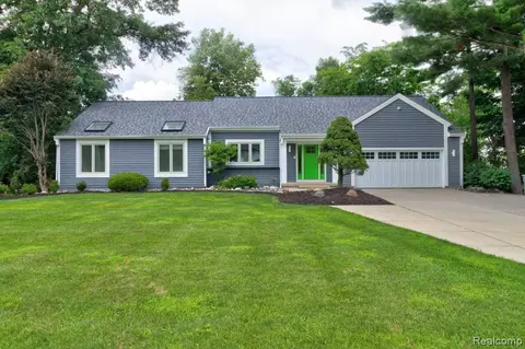 2973 Thorncrest Dr SE, Cascade, MI 49546