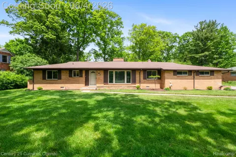 36634 W Lyman Rd, Farmington Hills, MI 48331