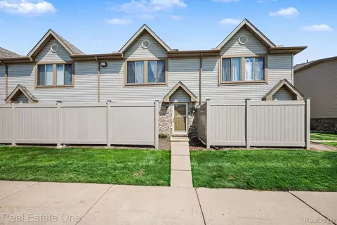 50514 Bay Run N, Chesterfield, MI 48047