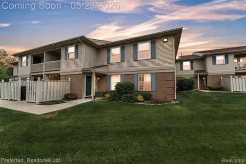 19108 Northridge Dr, Northville, MI 48167