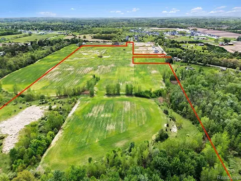 6018 Lahring Rd, Linden, MI 48451
