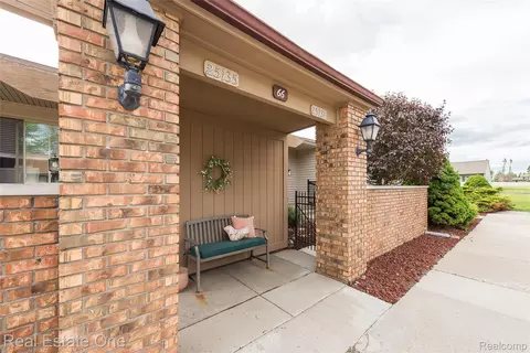 25137 Jefferson Ct #4, South Lyon, MI 48178