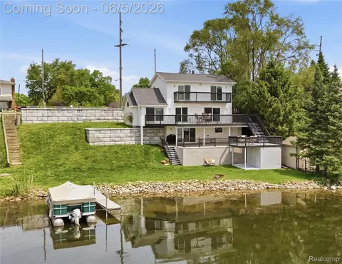 7217 Andersonville Rd, Independence, MI 48346