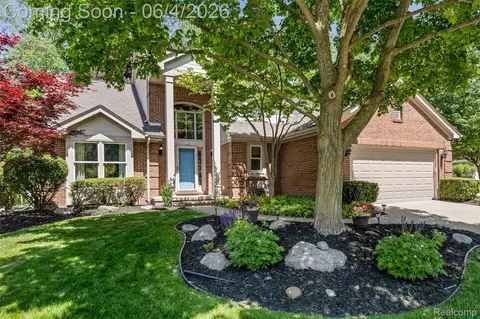 42812 Ledgeview Dr, Novi, MI 48377