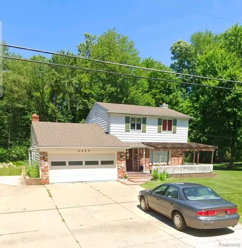 6099 Brookwood Dr, Burton, MI 48509