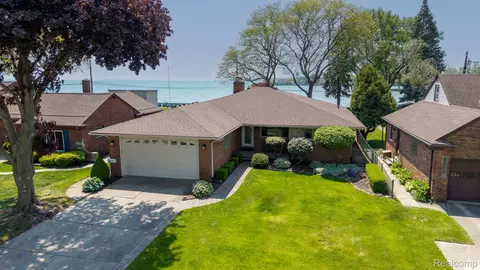 22606 Ardmore Park Dr, Saint Clair Shores, MI 48081