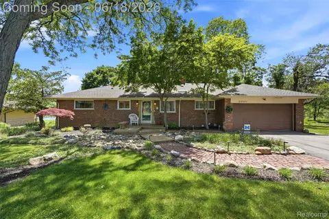 25531 Crystal Spring Ct, Farmington Hills, MI 48336