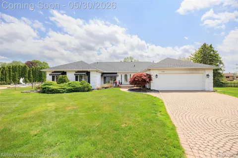 38880 Sahr Ct, Clinton Township, MI 48038