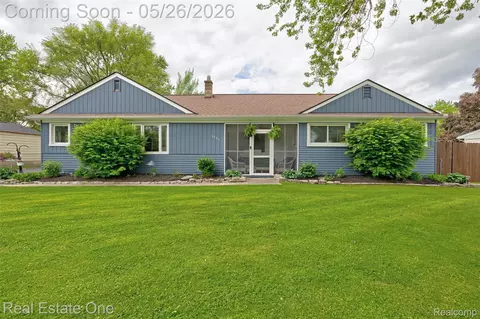 6394 Manson Dr, Waterford, MI 48329