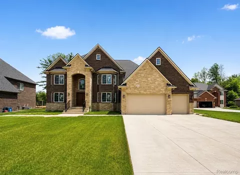 56350 Willow Creek Blvd, Shelby Township, MI 48316