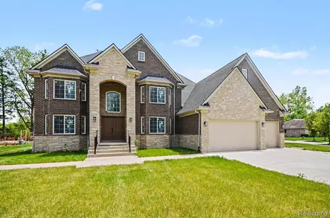 56350 Willow Creek Blvd, Shelby Township, MI 48316