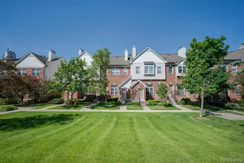 1727 Campau Farms Cir, Detroit, MI 48207