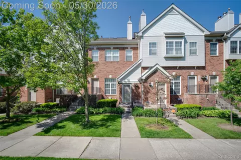 1727 Campau Farms Cir, Detroit, MI 48207