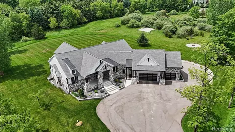 5015 Birch Dr, Springfield, MI 48350