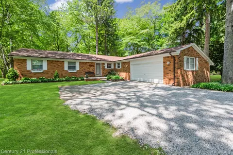 8638 Stone Rd, Algonac, MI 48001
