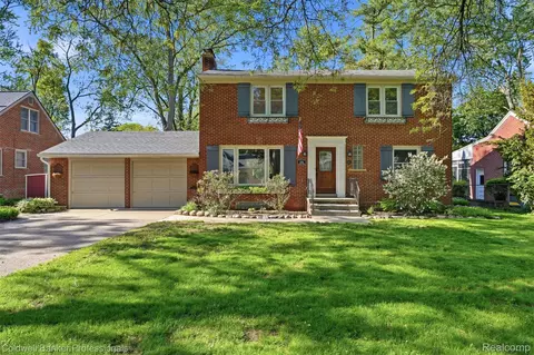 18761 Dolores Ave, Lathrup Village, MI 48076