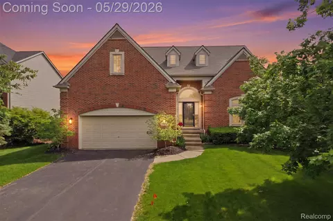 735 Kentbrook Dr, Commerce, MI 48382