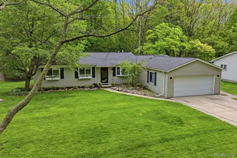 58032 Robroy St, Washington, MI 48094