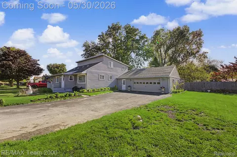 13867 Humphrey St, Southgate, MI 48195