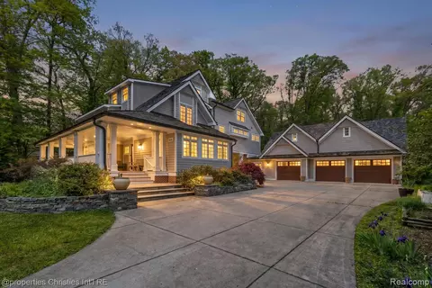 1041 Greentree Rd, Bloomfield Hills, MI 48304