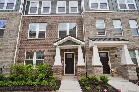 25421 Orwell St, Novi, MI 48375