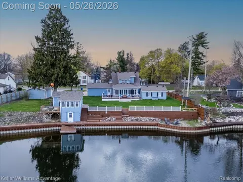 304 Oak St, Linden, MI 48451
