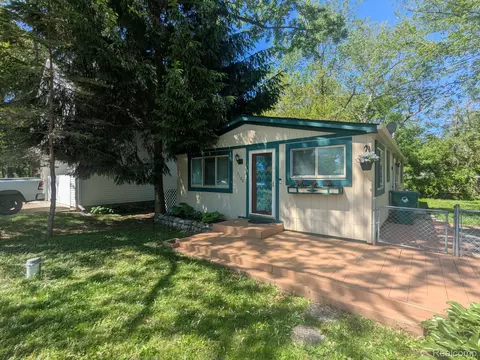 3180 Mapledale St, Commerce, MI 48382