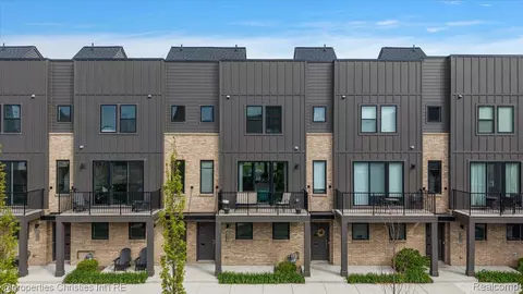 1083 Hampton Cir, Detroit, MI 48207
