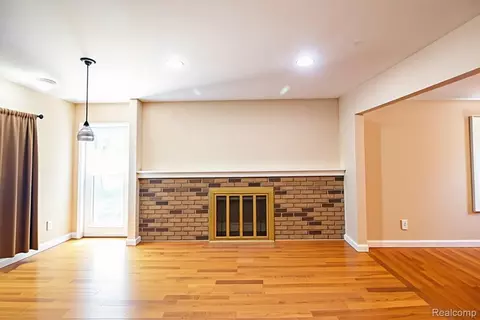 Living - 30422 Leroy St, Romulus, MI 48174 photo 2 of 2