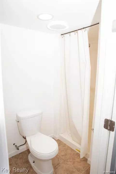 Bath - 30422 Leroy St, Romulus, MI 48174 photo 2 of 2