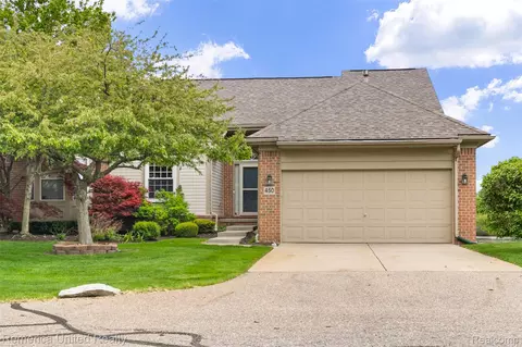 450 Berry Lake Dr, Commerce, MI 48390