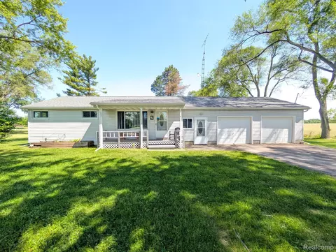 8059 E Mount Morris Rd, Richfield, MI 48463