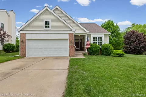 7512 Lake St, Dexter, MI 48130