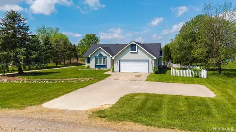 1041 Mackie Rd, Almont, MI 48003