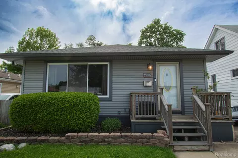 27825 Garfield St, Roseville, MI 48066