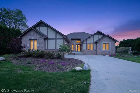 39995 Brylor Ct, Clinton Township, MI 48038