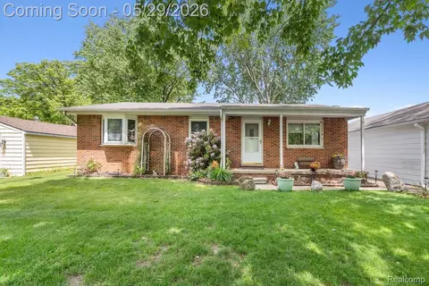 588 Illinois St, Oceola, MI 48843