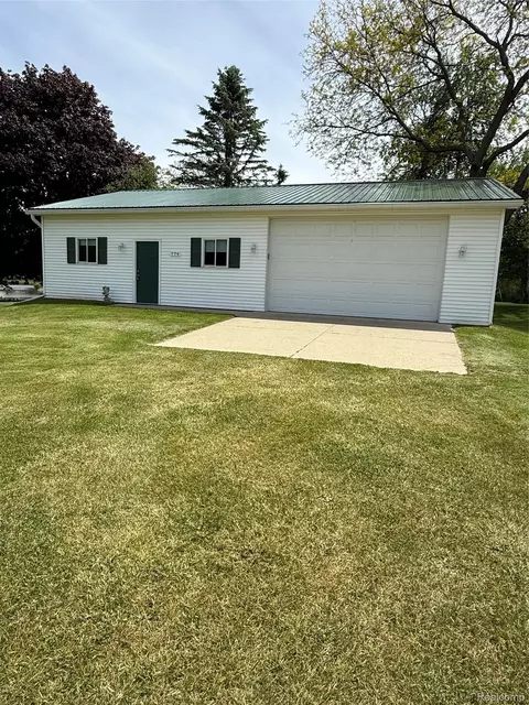779 Winn Lake Rd, Lapeer, MI 48446